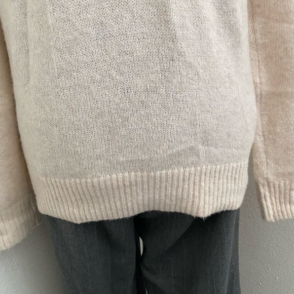 H&M Tan V-neck Sweater - Picture 11 of 13